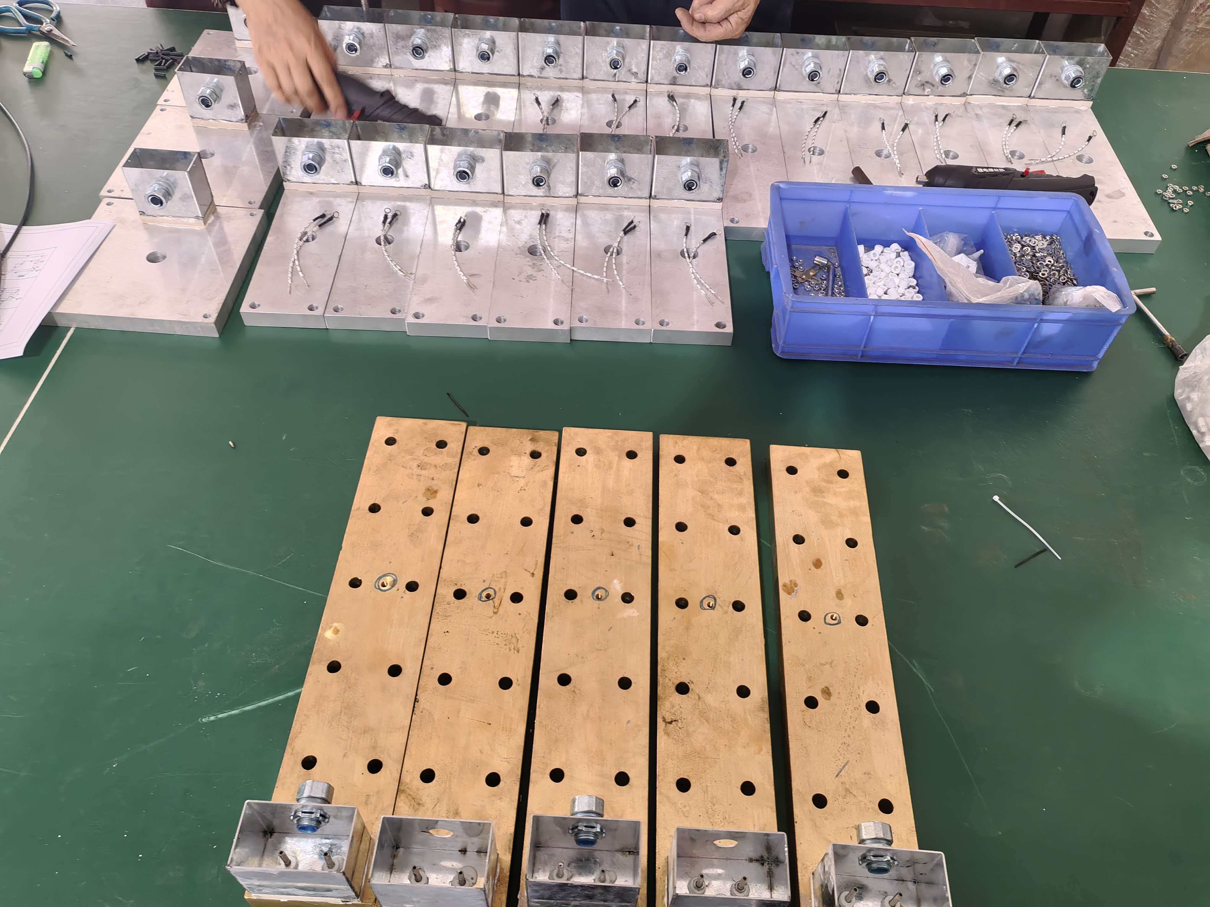 New Hongda Electric Heating Technology Co., Ltd. heeft vandaag met succes aluminium en koperen verwarmingsplaten geleverd