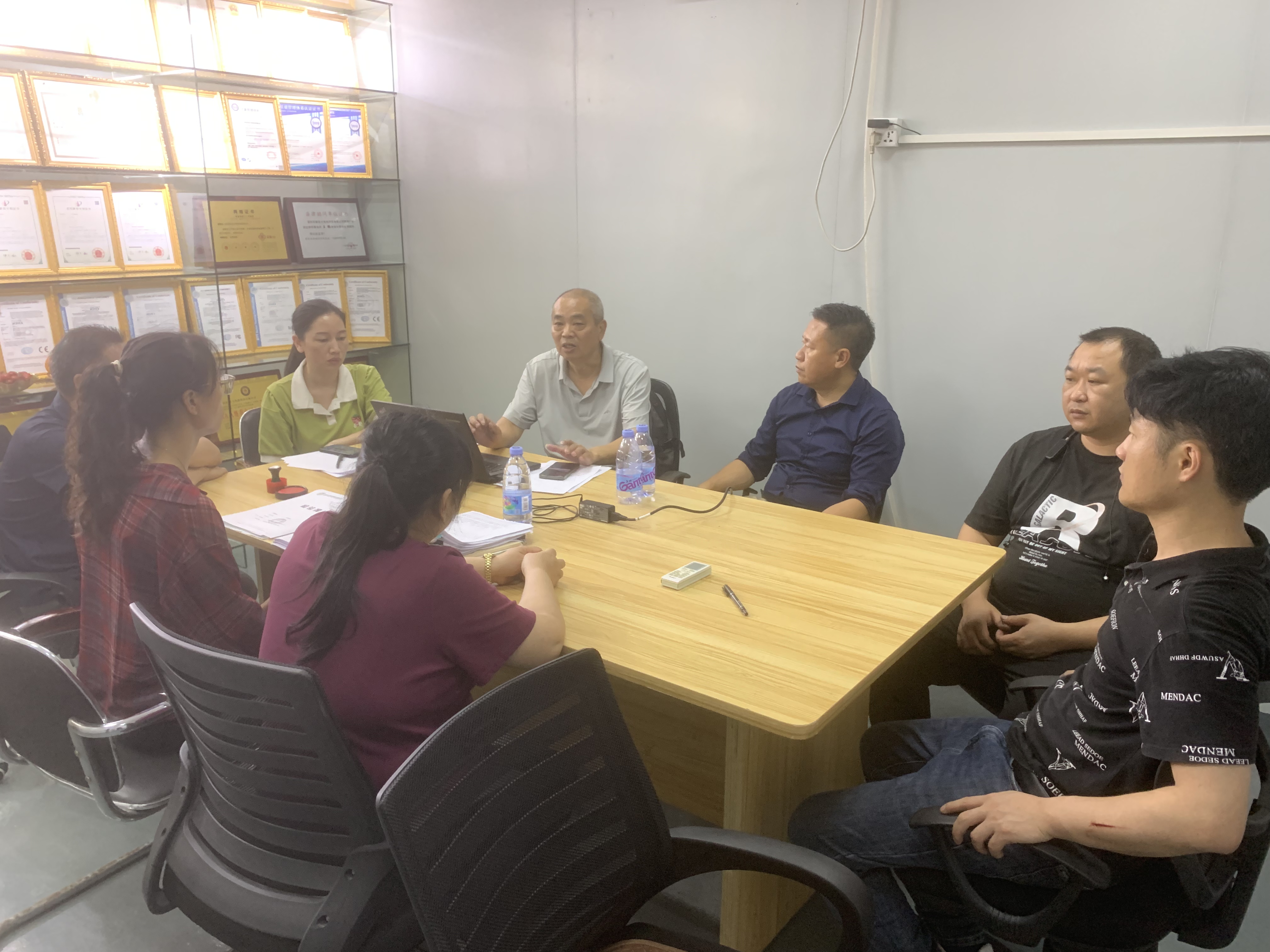 Versterking van de kwaliteitsverdedigingslinie en bevordering van technologische modernisering - Shenzhen Xinhongda Electric Heating Technology Co., Ltd. verzorgt interne kwaliteitstrainingen